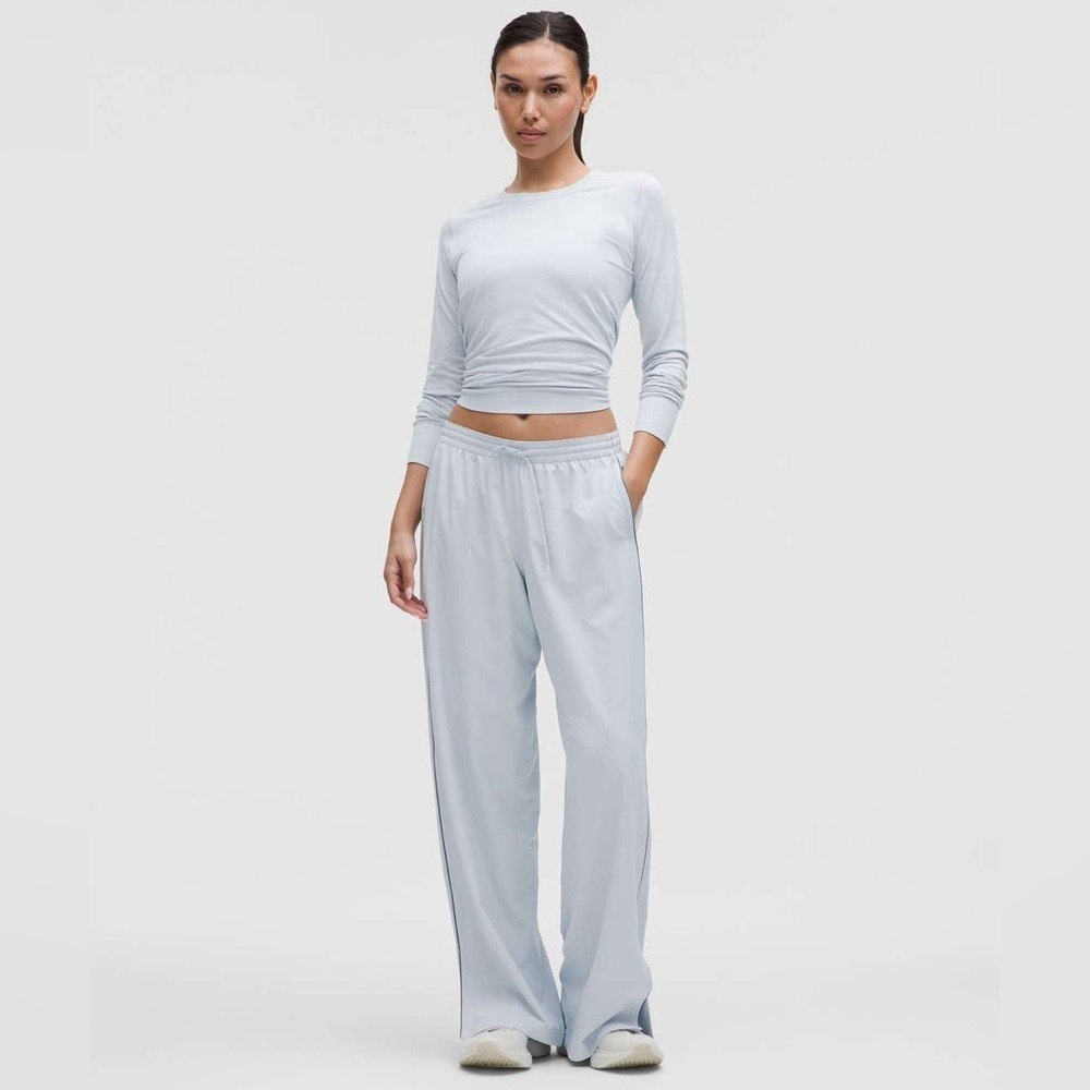 Lululemon Court Rival Wide-Leg Track Pant Regular
Starch Blue Solar Grey size 14